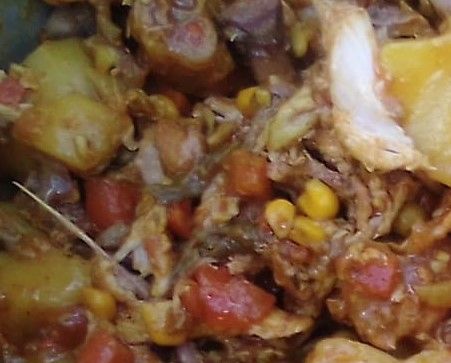 Esme kocht nahrhaftig und mit Pouletfleisch